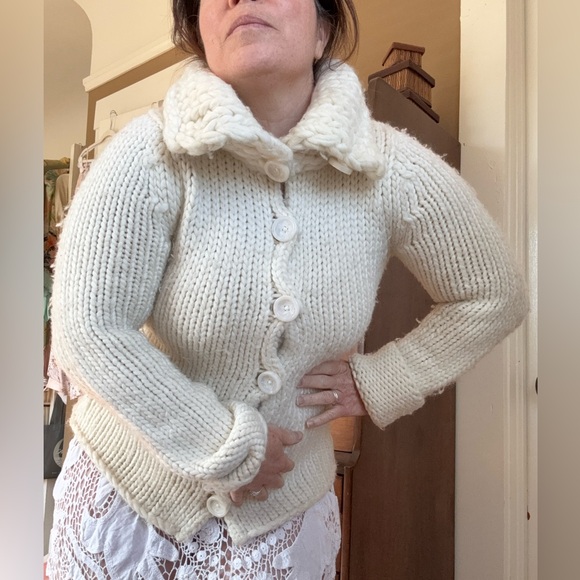 Super soft, cozy off-white wool cardigan with large button up Peter Pan collar - Picture 7 of 13